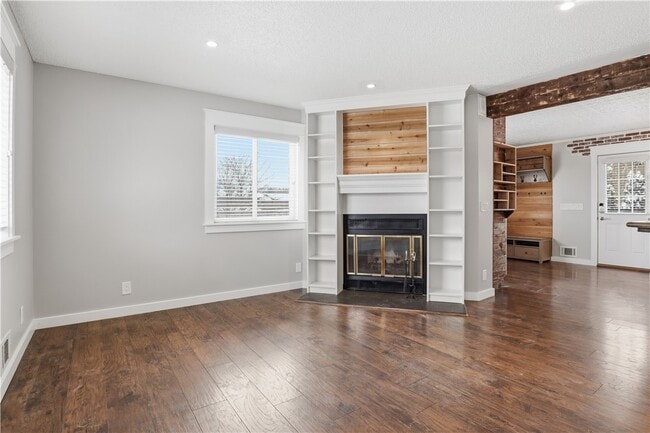 Photo - 456 Surrey Hill Way