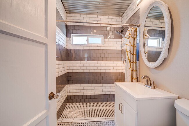 Photo - Status: Accepting Applications