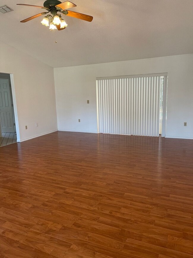 Photo - Adorable 2 bedroom 2 bath pool home in Seven Hills