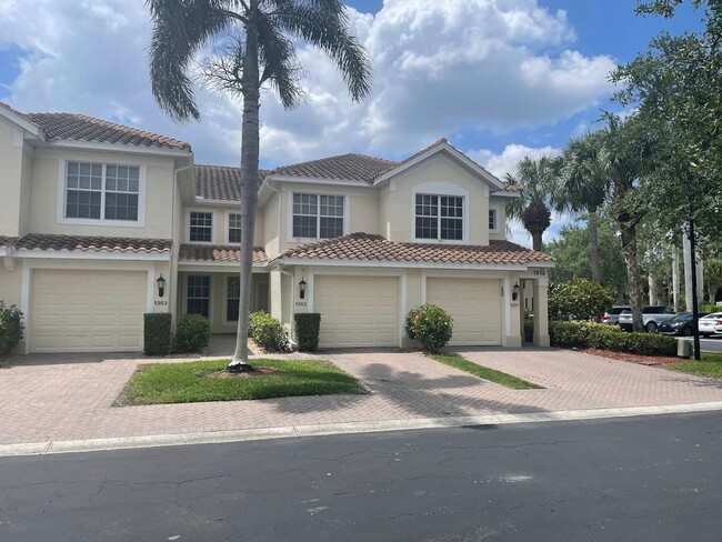 ** BEAUTIFUL UNFURNISHED 3 BED\2 BATH LAKE... - ** BEAUTIFUL UNFURNISHED 3 BED\2 BATH LAKE... Condo Unit 1302