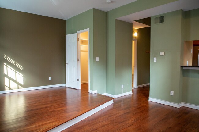 Building Photo - 227 Christopher Columbus Dr Unit 203B Rental