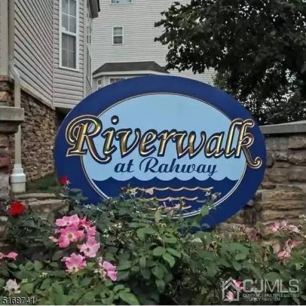 Photo - 409 Johnson St