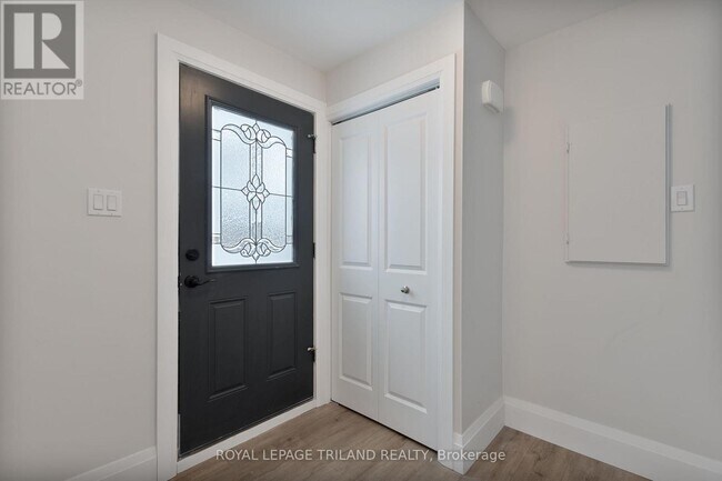 Photo - 16 Inverary Rd