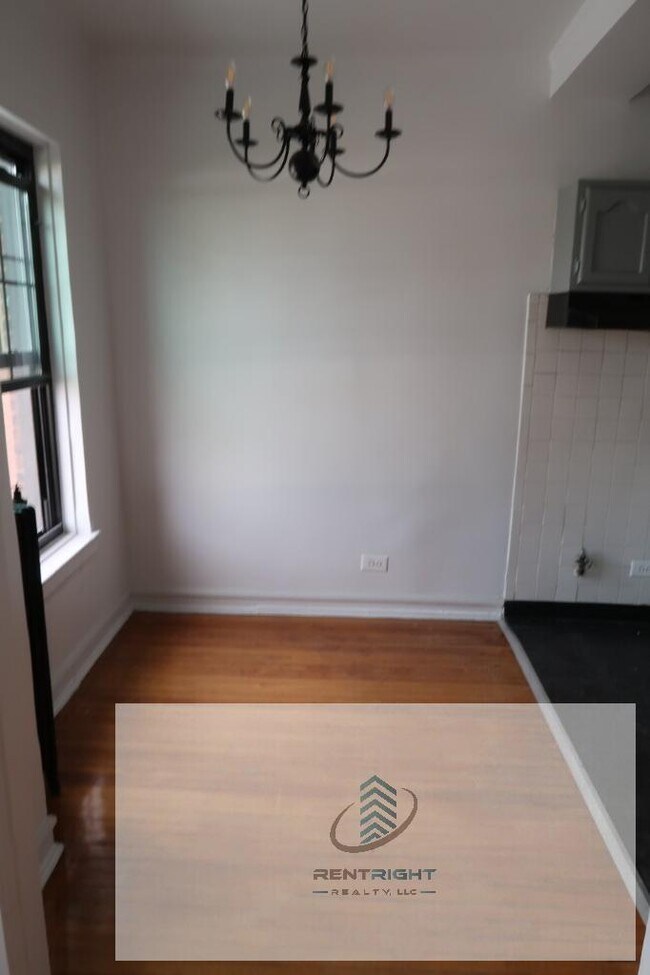 Photo - 426 W Briar Pl Unit F6