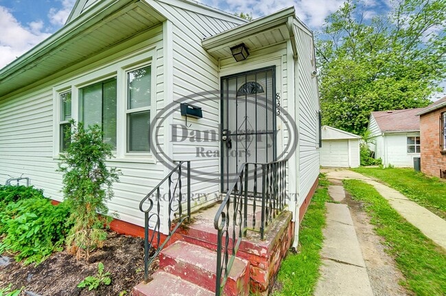 Photo - 833 Turner Ave