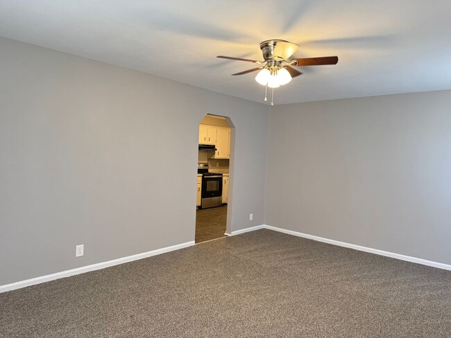 Photo - Great Location! 2 bed 1 bath off 101st!