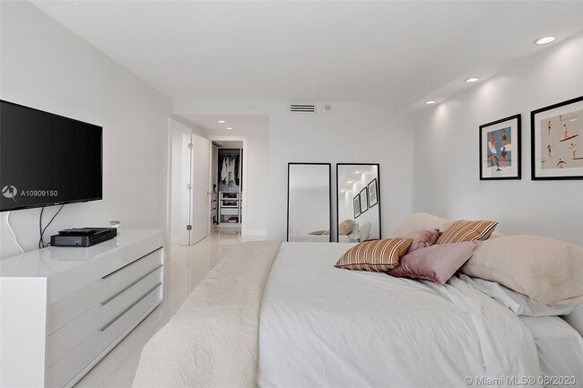 Photo - 100 Bayview Dr Unit 802