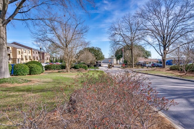 Photo - Welcome Home - Spacious Apartment with Mod...