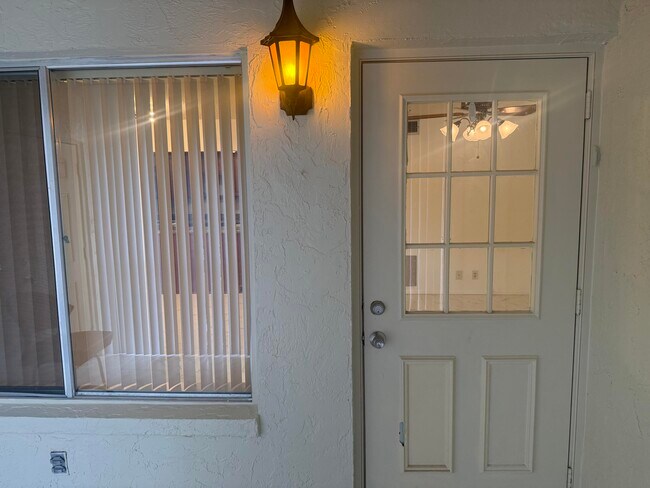 211 Pine HOV Cir Unidad D-2