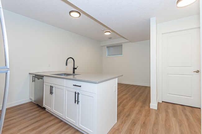 Building Photo - 12224-12112 112 Ave NW Unit 4B