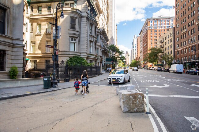 Photo - 305 W 72nd St