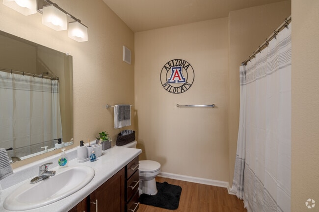 2BR, 2BA - 872SF - Bathroom