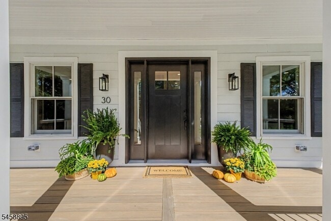 30 E Main St
