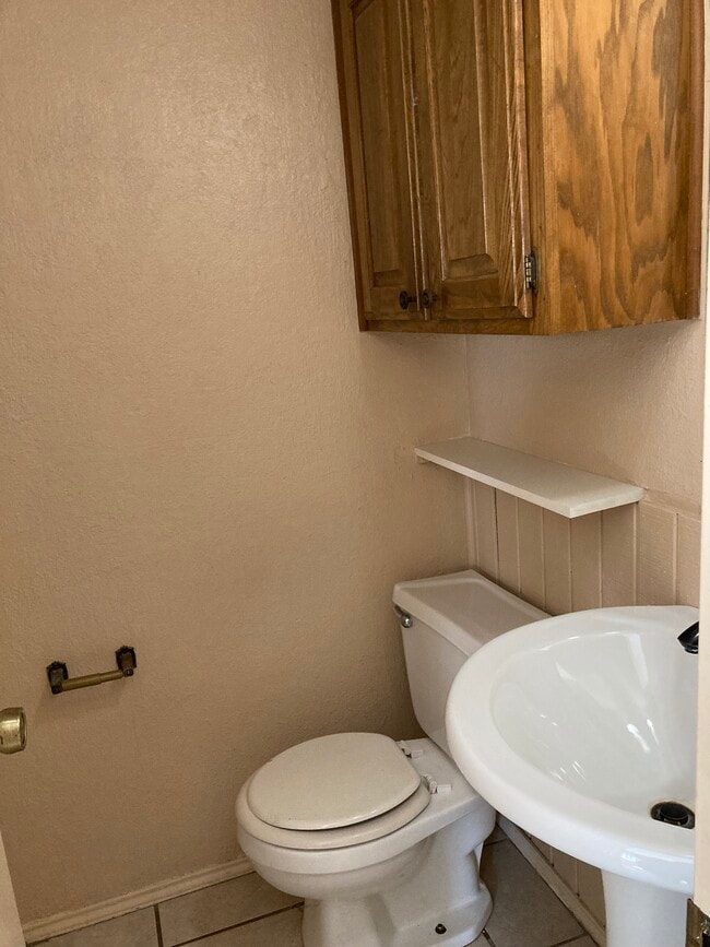 Half bath downstairs - 505 Pecan Acres Ct Unit 505 Pecan Acres Court