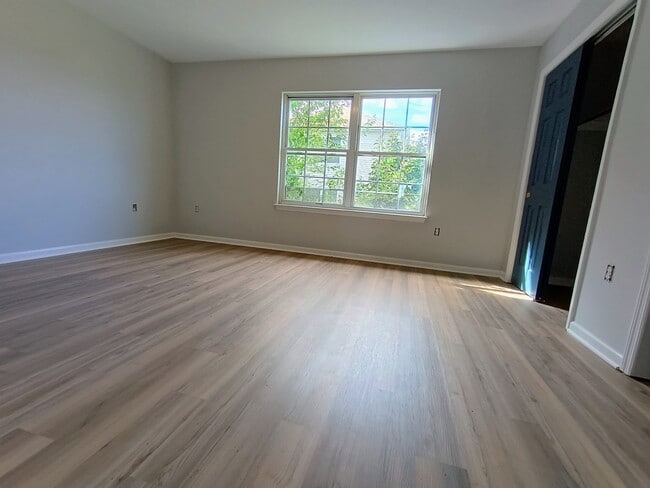 Building Photo - 347 Ridgewood Ave Rental