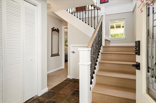 Photo - 2Bd/1.25Ba Seattle Townhouse