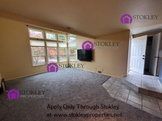 Photo - 2711 Subec Ln