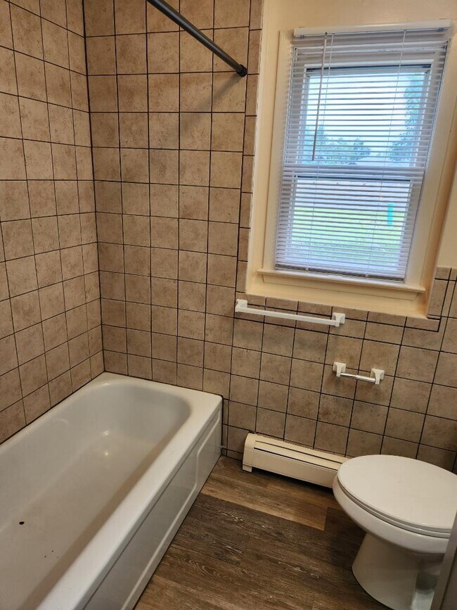 Photo - 793 E High St