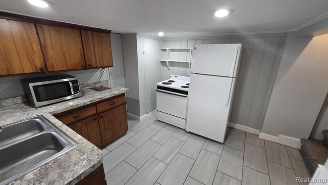 832 Farnsworth Rd Unidad 3
