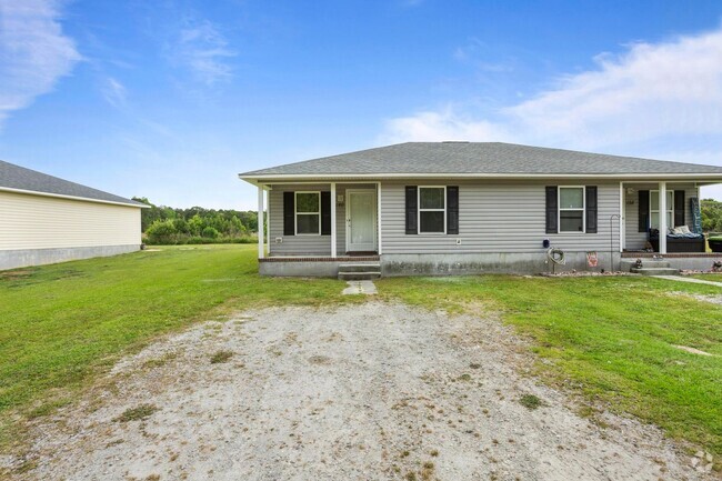 Building Photo - Minutes to Back Gate of Camp Lejeune! Rental