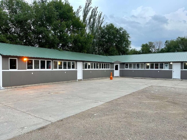 Building Photo - "Charming Studio Retreat in Stanley: Cozy 500 Sq Ft Haven with Full Bath!"