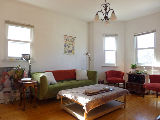 Photo - 830 Parker St Apartments Unit 3
