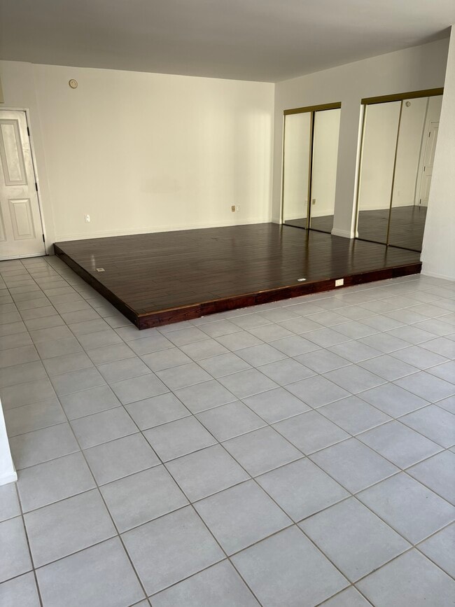 Building Photo - 4441 Woodman Ave Unit 111 Rental