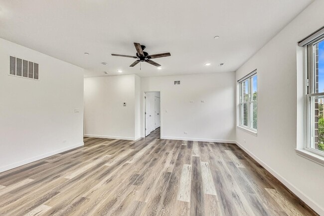 Photo - 6135 S Kimbark Ave Unit 301