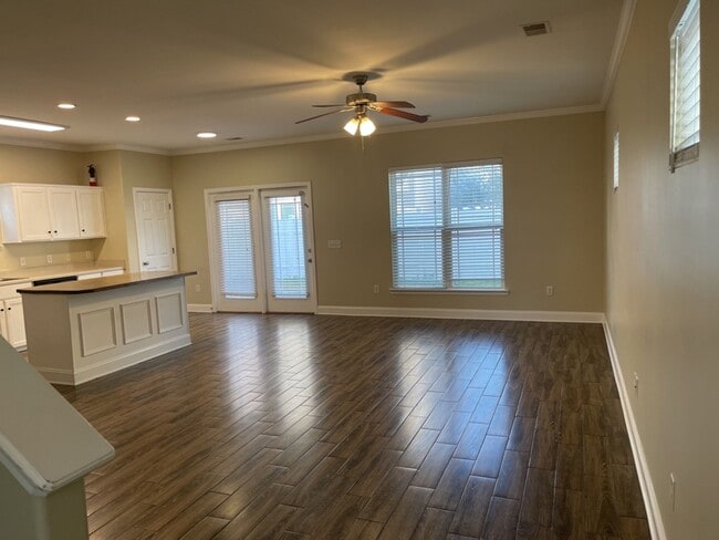 Photo - 105 Summer Hill Way