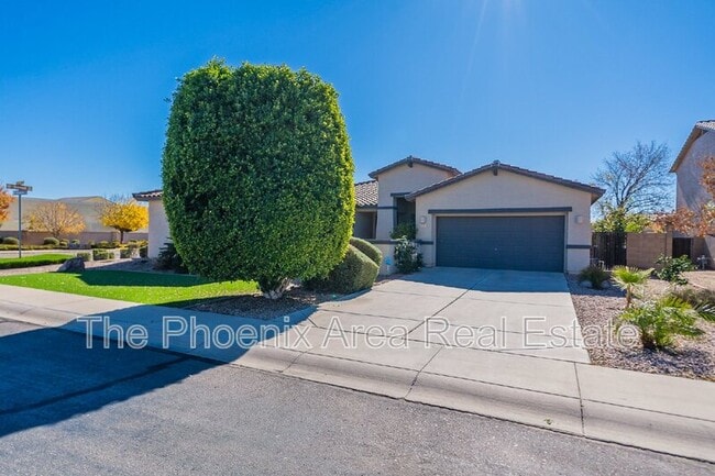 Building Photo - 2741 E Yellowstone Pl