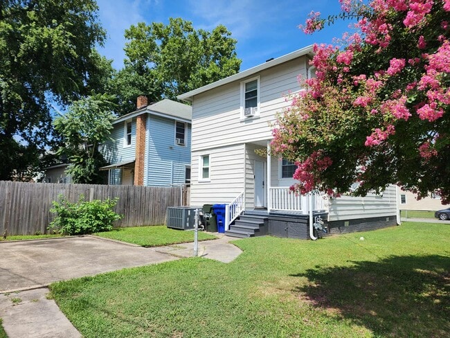 Photo - 3605 Killam Ave