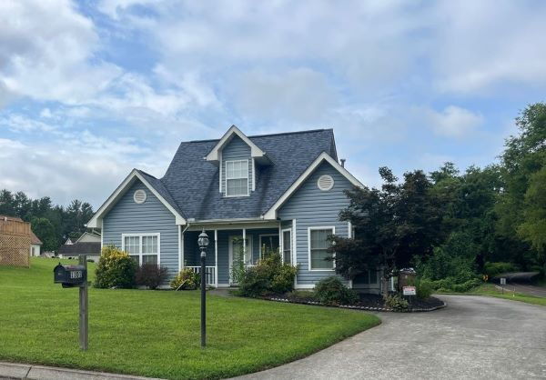 Building Photo - 3 bdrm/2.5 ba , close to downtown Rental