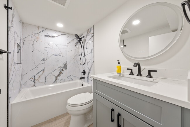 Photo - 7804 Lake City Way NE