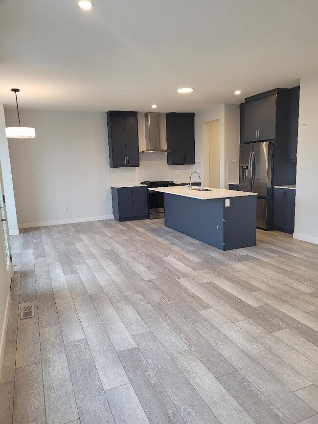 Photo - 20514 16A Av NW