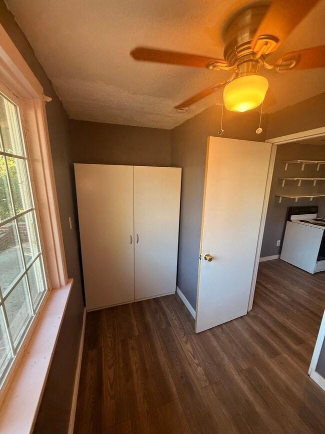 Building Photo - Cute 1 bedroom with a flex space in a grea... Rental