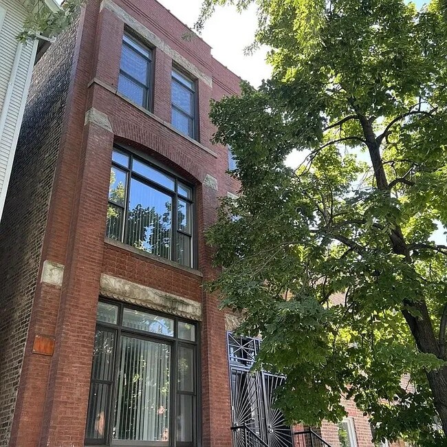 Building Photo - 1227 W Ohio St