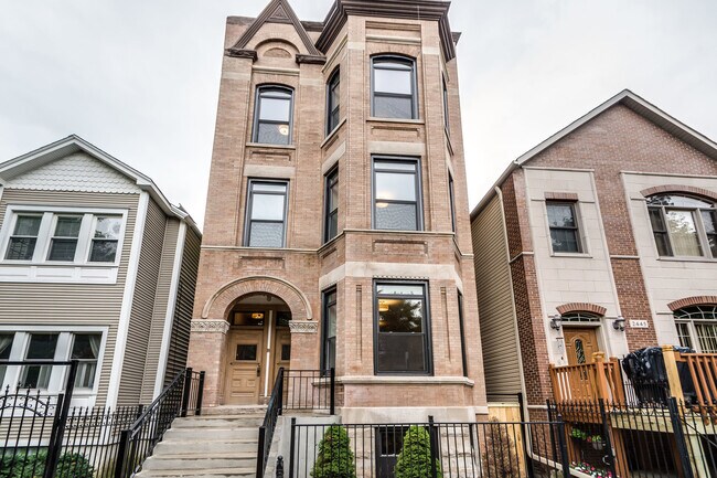 Photo - 2441 W Cortland St Unidad 1 Rental