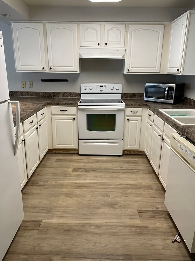 LVP flooring throughout - 13216 NE Salmon Creek Ave Unit Waters Edge condos