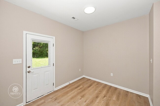 Photo - 515 Correll St
