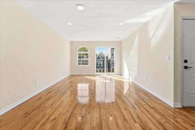 Photo - 624 Bramhall Ave Unit 2