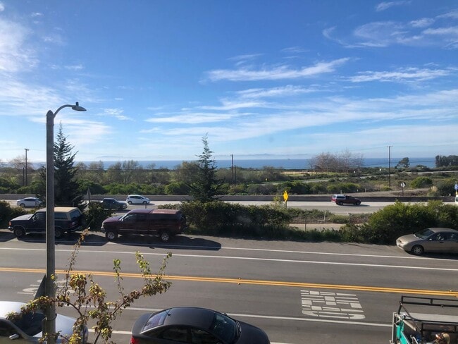 Photo - Wonderful 3 Bed, 1.5 Bath Upgraded Condo with Lots of Amenities