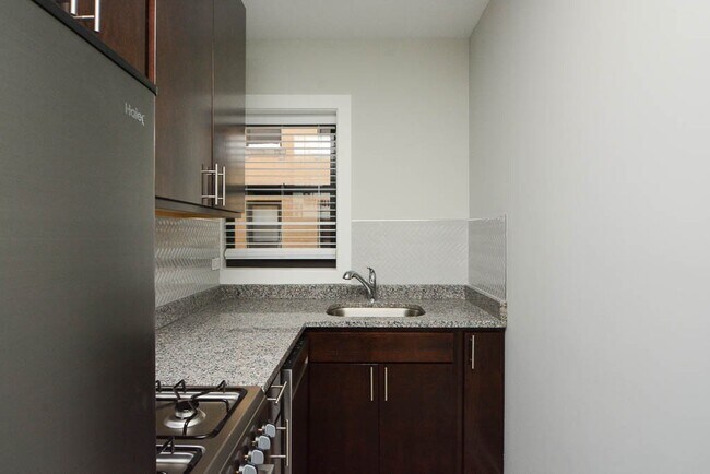 533 W Belden Ave Unit 802B