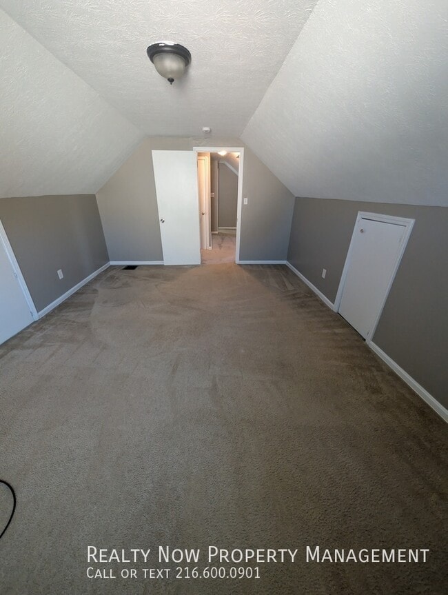 Photo - 14804 Rockside Rd Apartamento