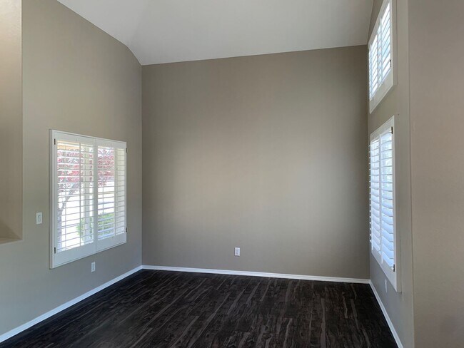 Photo - SHOWS LIKE A MODEL- IMMEDIATE MOVE-IN!!!