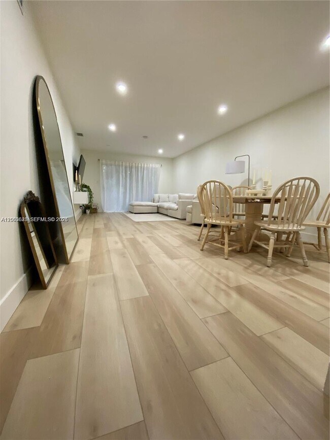 Photo - 1200 Tallwood Ave Unit 302