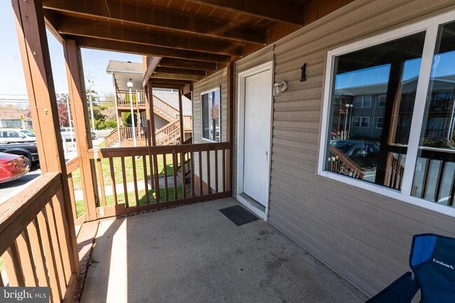 Building Photo - 516 Bay St Unit D-1