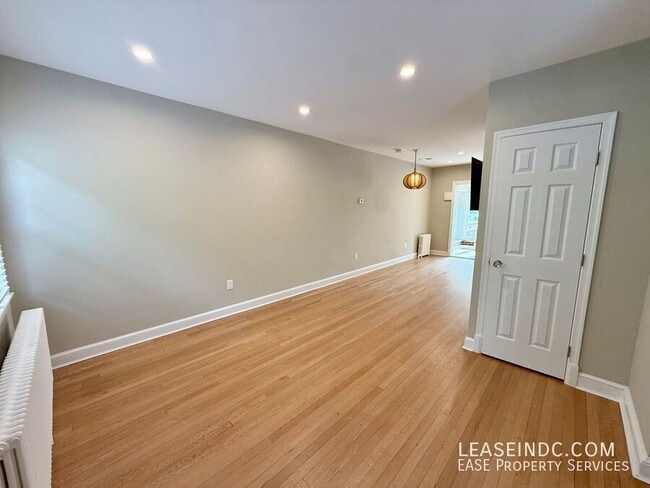 Photo - 1941 39th St NW