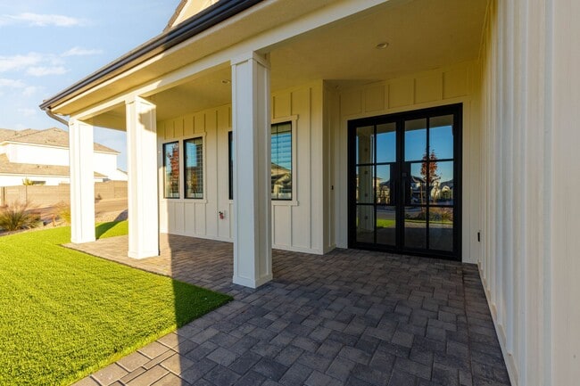 Photo - 6 bedroom with RV Garage and Hot Tub