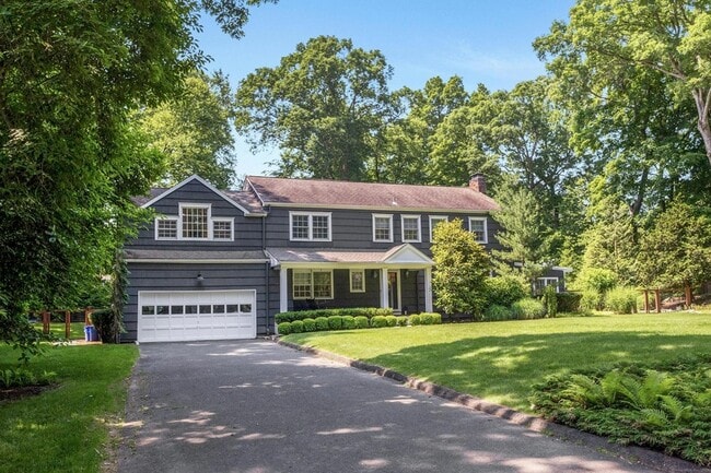 Photo - 21 Roxbury Ln