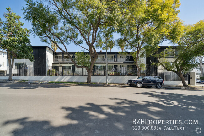 Building Photo - 1206 Hayworth Ave Unit 9 Rental